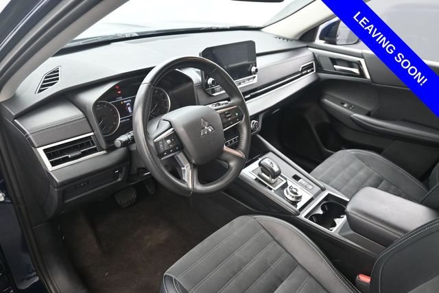 Used 2024  Mitsubishi SE image 11