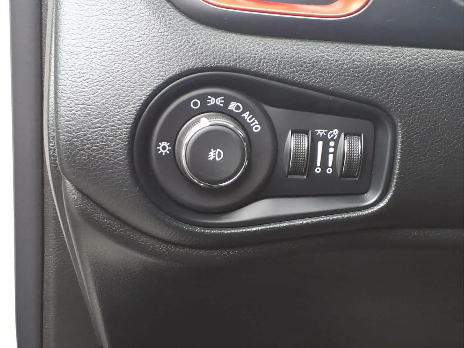 Used 2023 Alpine White Clearcoat Jeep Trailhawk image 13
