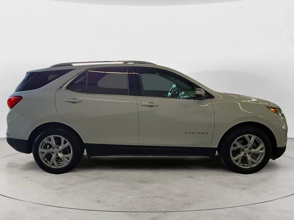 Used 2020 IRIDESCENT PEARL TRICOAT Chevrolet Premier image 4