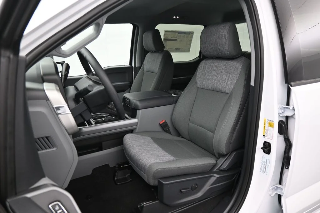 New 2026 Oxford White Ford XLT image 10
