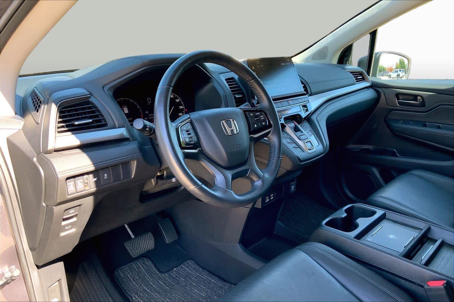 Used 2025 Smoke Blue Pearl Honda EX-L image 17