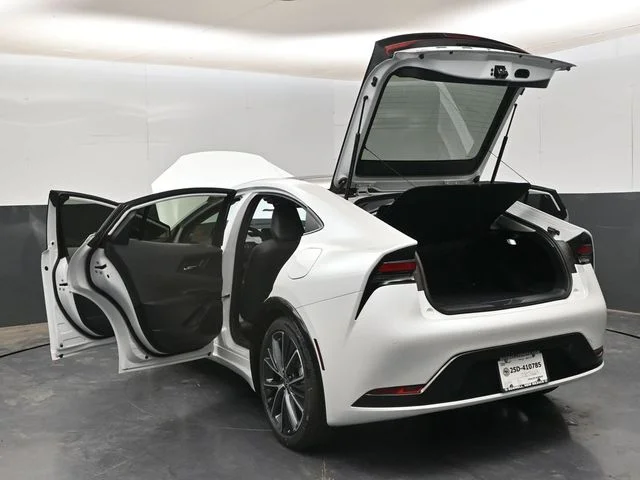 New 2026 Wind Chill Pearl <sup>1</sup> Toyota  XLE image 33