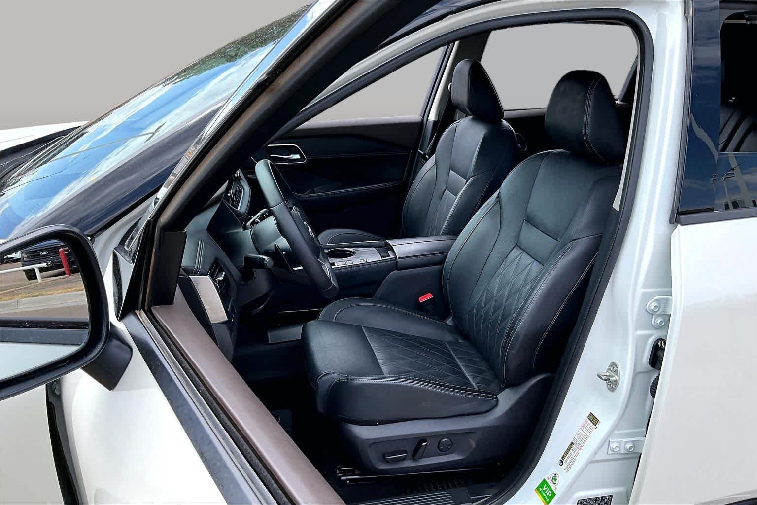 Used 2023 Pearl White Tricoat/Super Black Nissan Platinum image 7