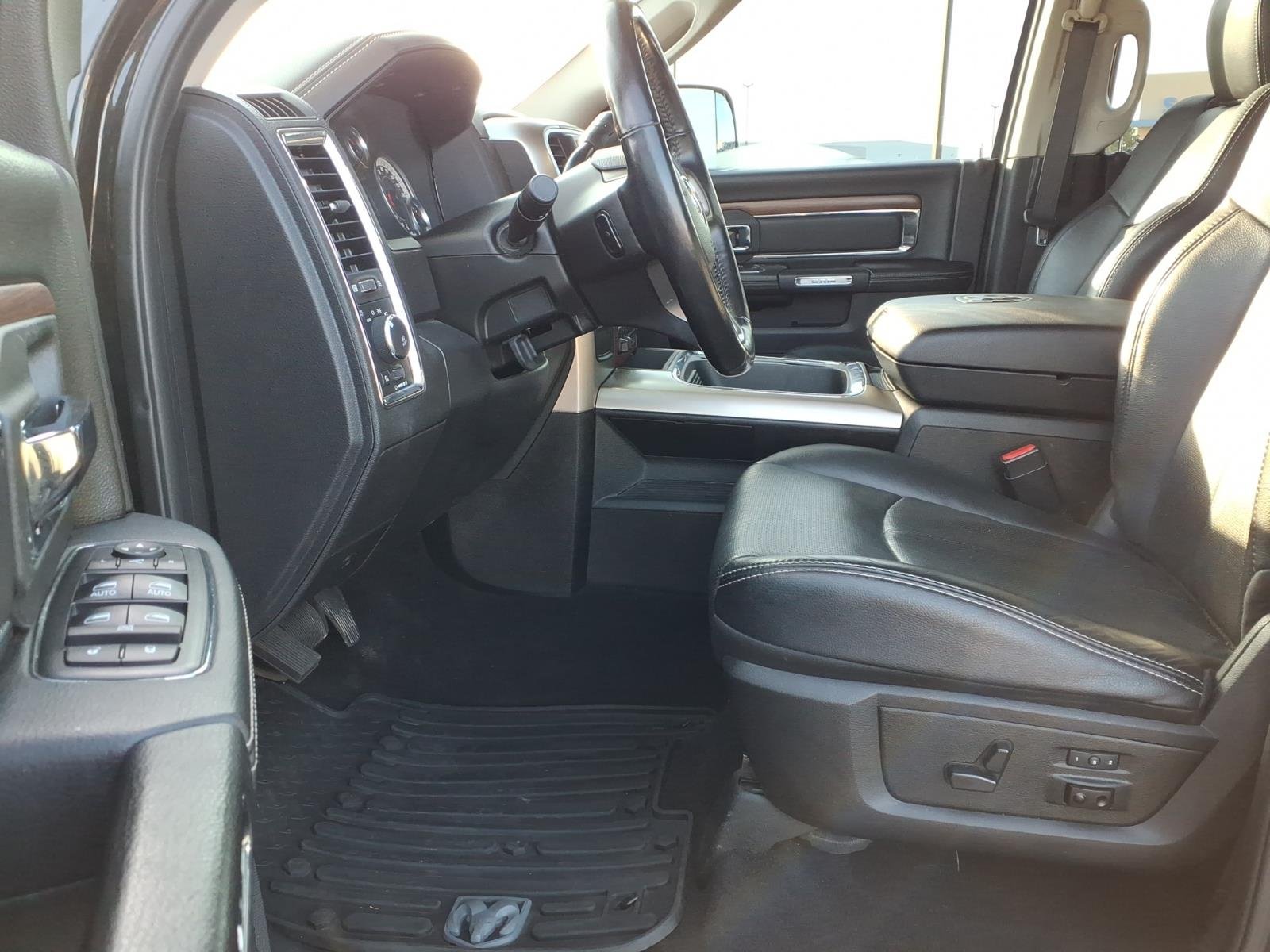 Used 2018 Brilliant Black Crystal Pearl Coat RAM Laramie image 19