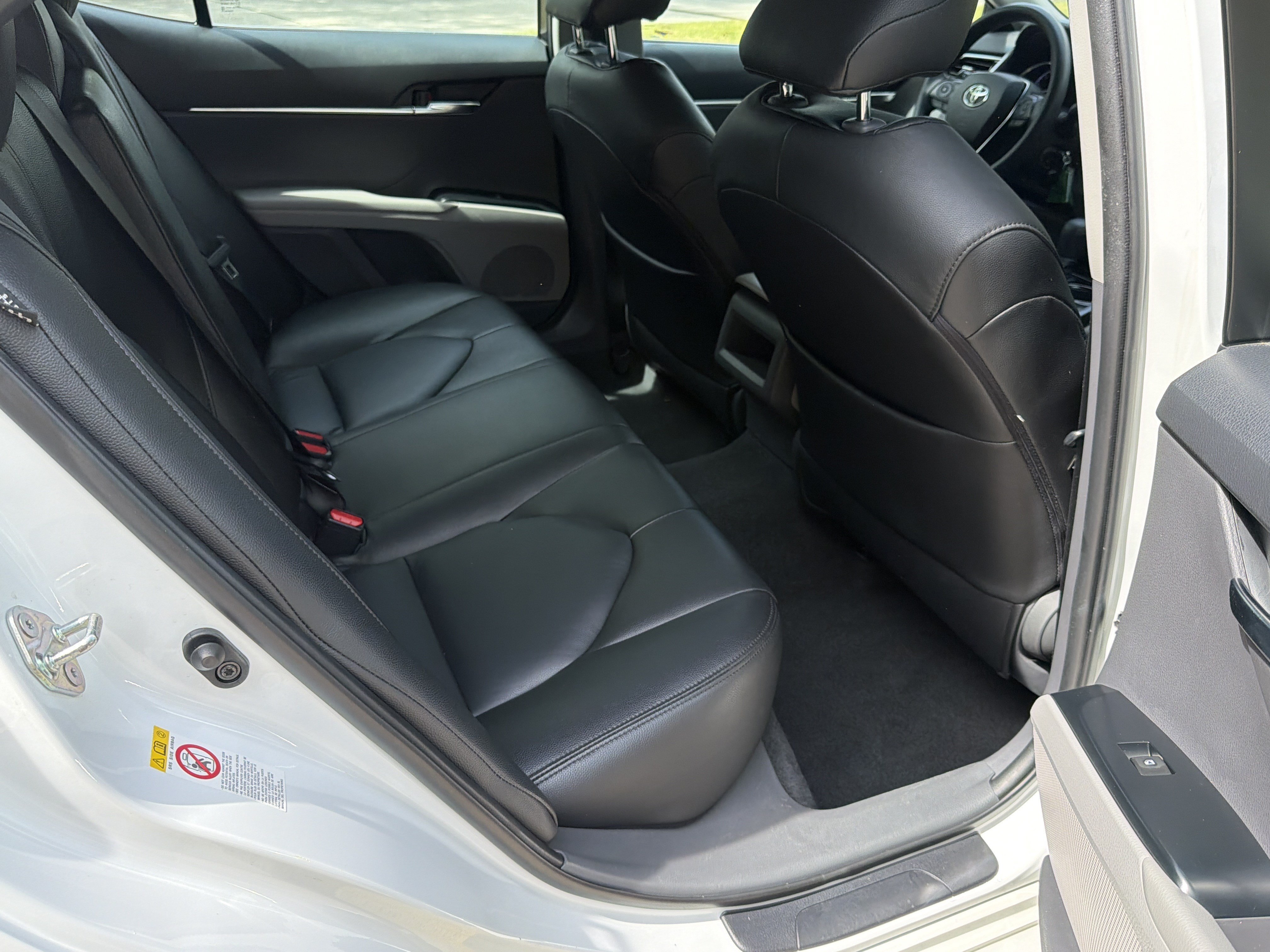 Used 2018 Super White Toyota LE image 15