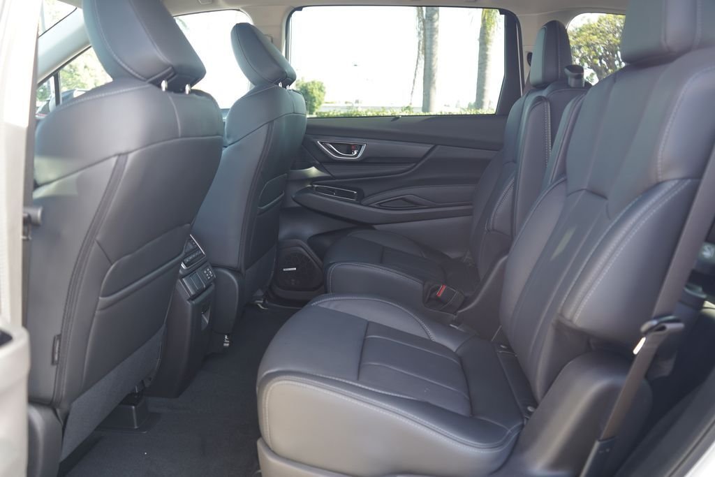 New 2026 CRYSTAL WHITE PEARL Subaru Limited 7-Passenger image 7