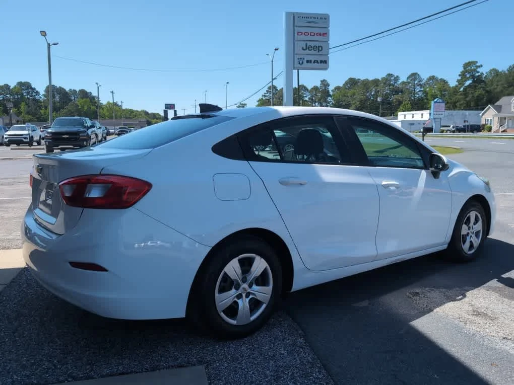 Used 2017 Summit White Chevrolet LS image 13