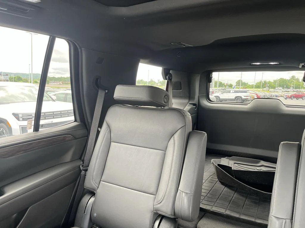 Used 2023 Gray Chevrolet Z71 image 12