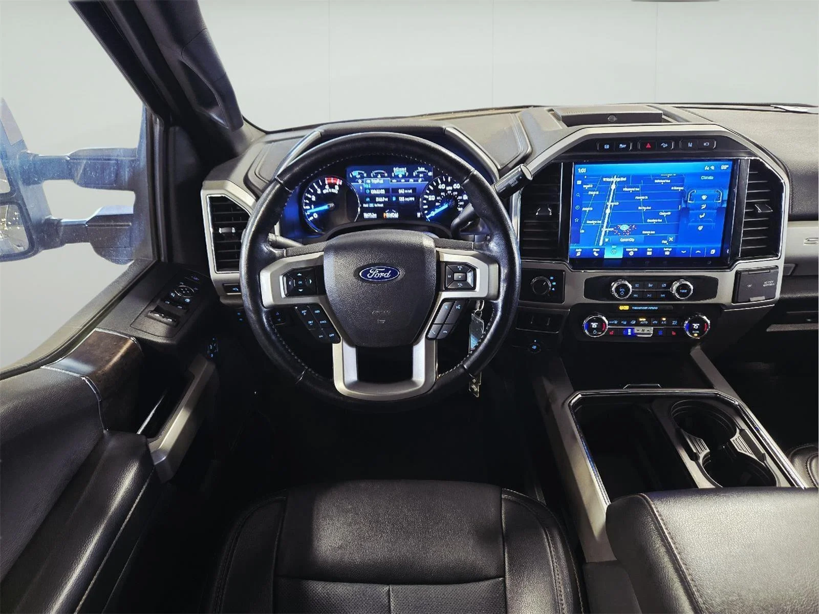 Used 2022 Iconic Silver/Carbonized Gray Ford Lariat image 40
