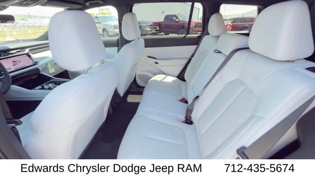 New 2026 Diamond Black Crystal Pearlcoat Jeep Laredo image 25
