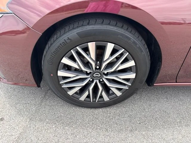 Used 2023 Red Nissan 2.5 SV image 9
