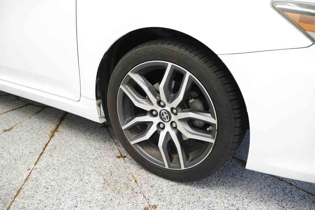 Used 2014 White Scion Base image 15