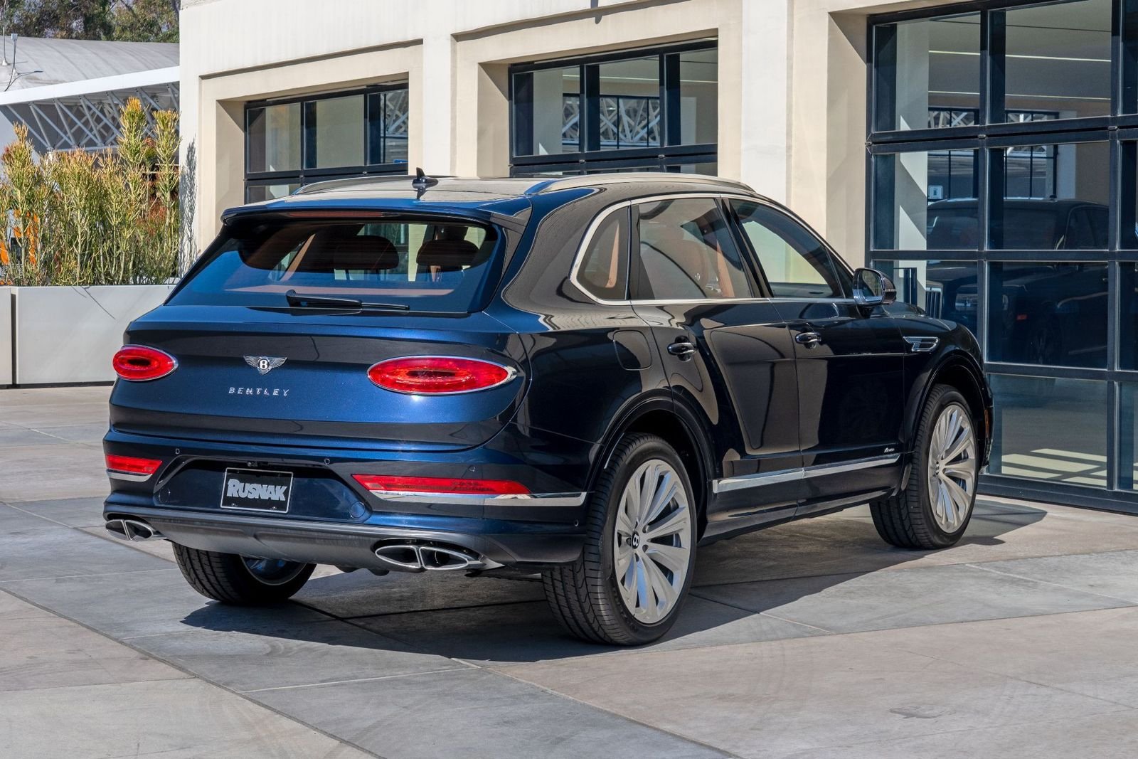 2024 Bentley Bentayga Azure - Photo 13