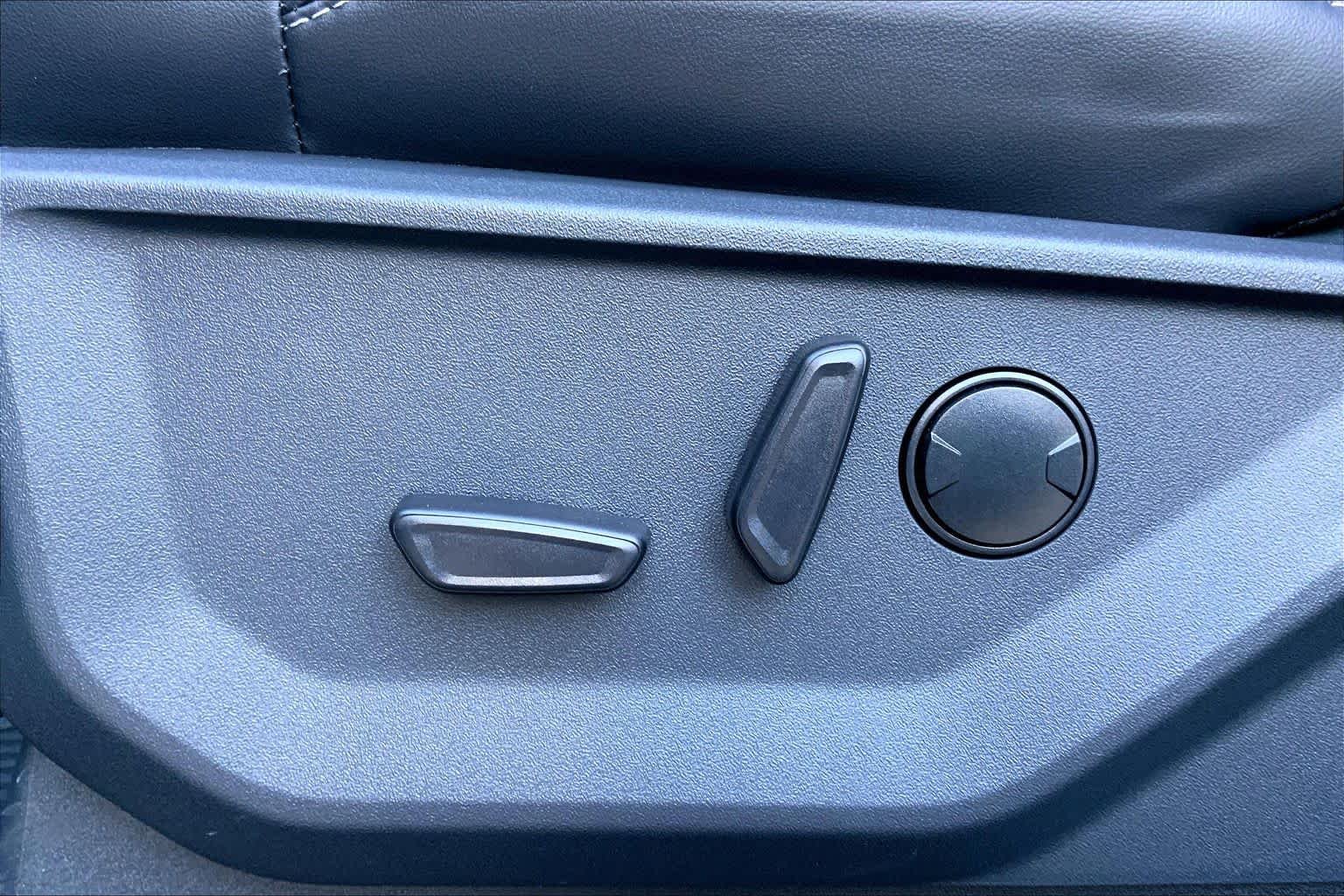Used 2025 Space Silver Ford Platinum image 36