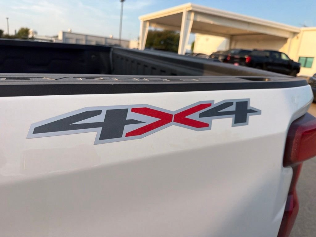Used 2025 Summit White Chevrolet LT image 10
