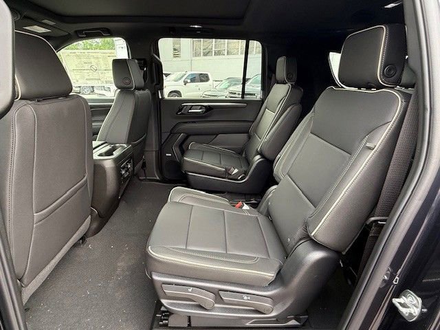 2025 Chevrolet Suburban Premier - Photo 14