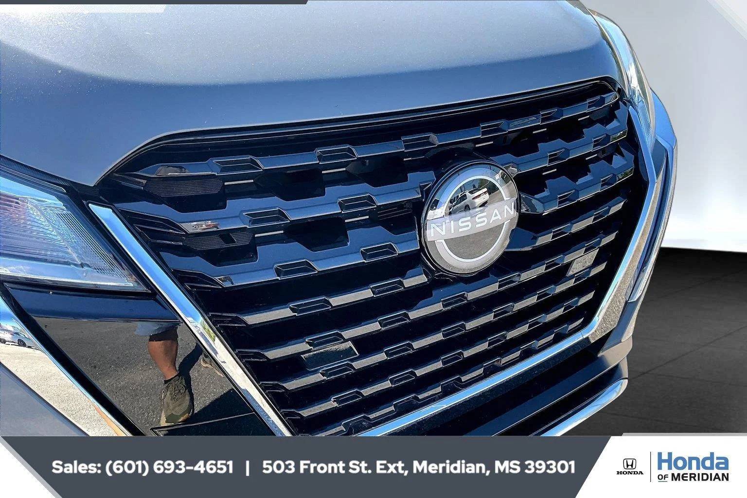 Used 2024 Boulder Gray Pearl Nissan SV image 21