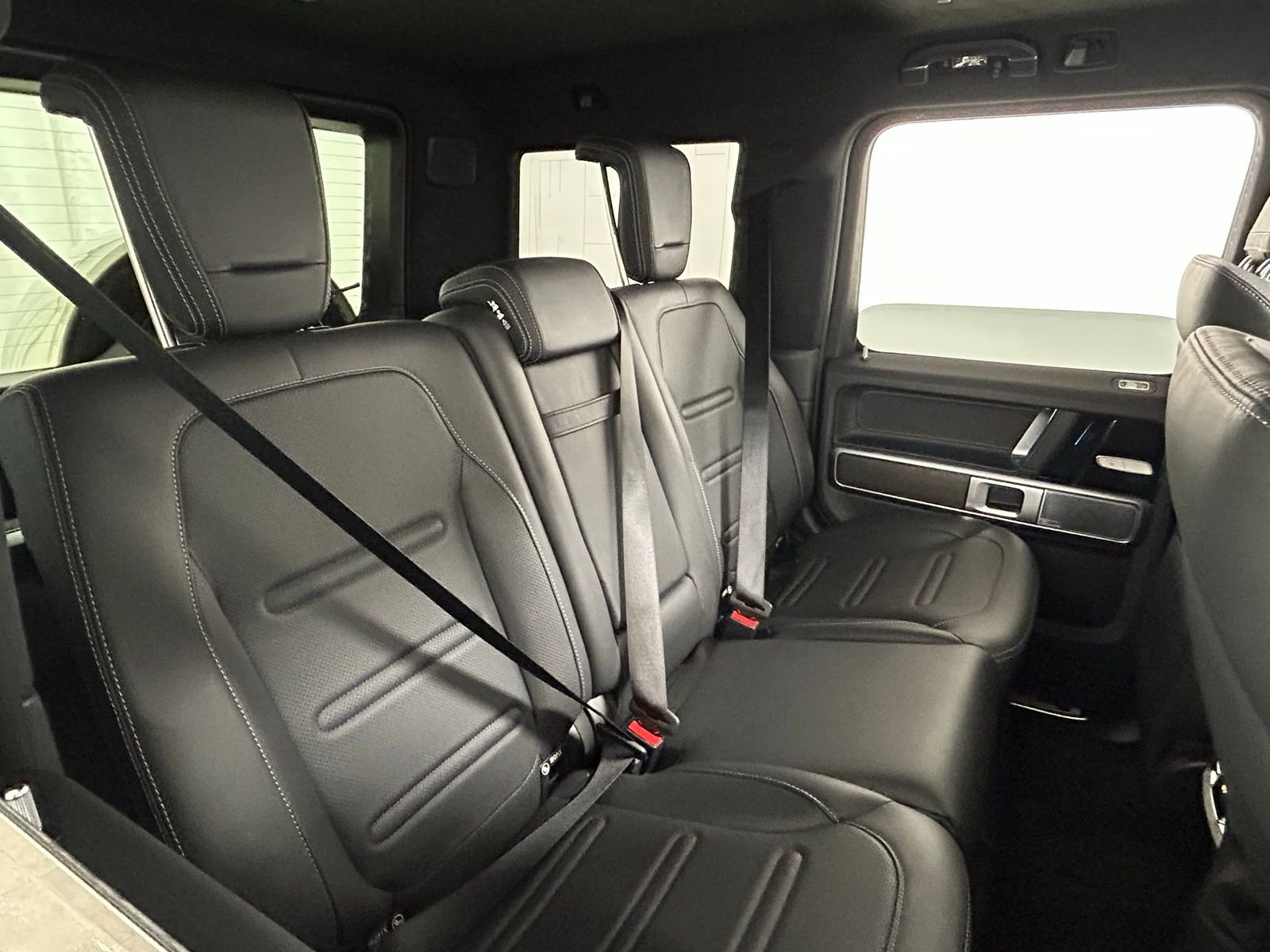 Used 2025 Obsidian Black Metallic Mercedes-Benz G 550 image 40