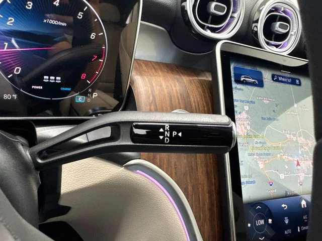 New 2027 White Mercedes-Benz GLC 300 image 27