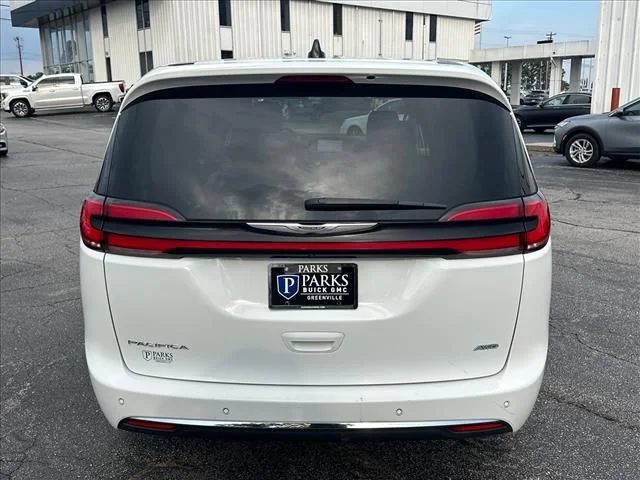 Used 2023 White Chrysler Touring L image 10