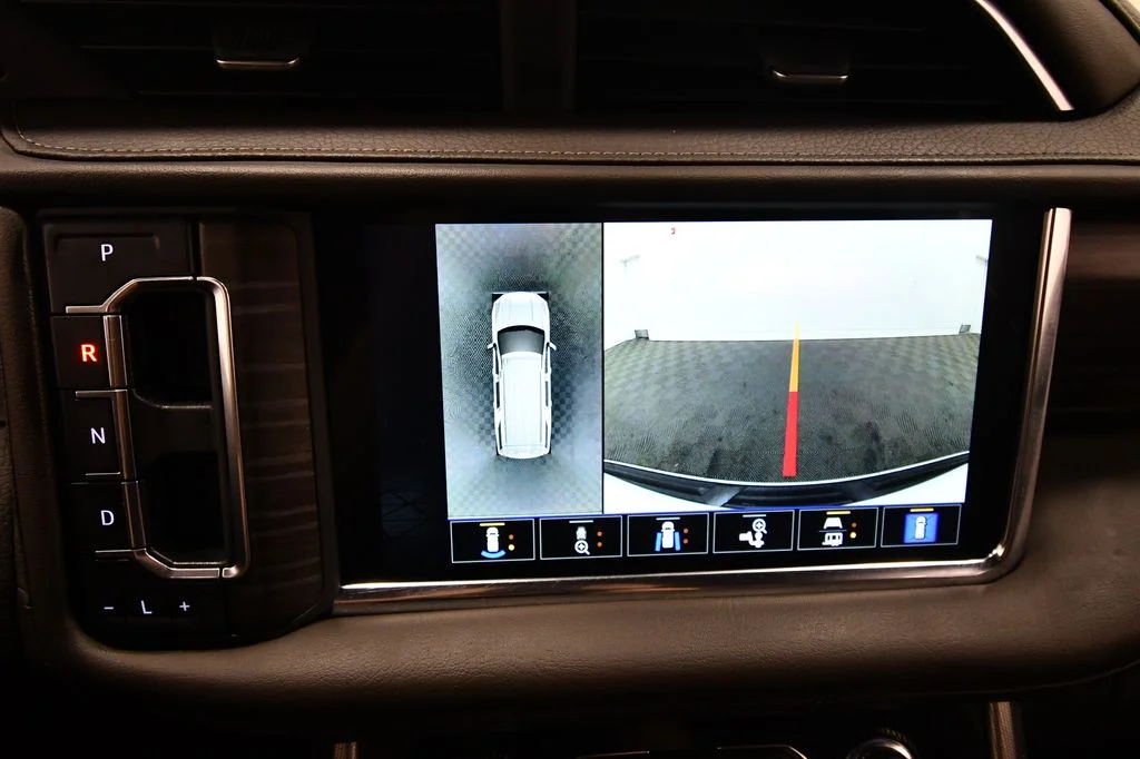 Used 2022 White GMC Denali image 24