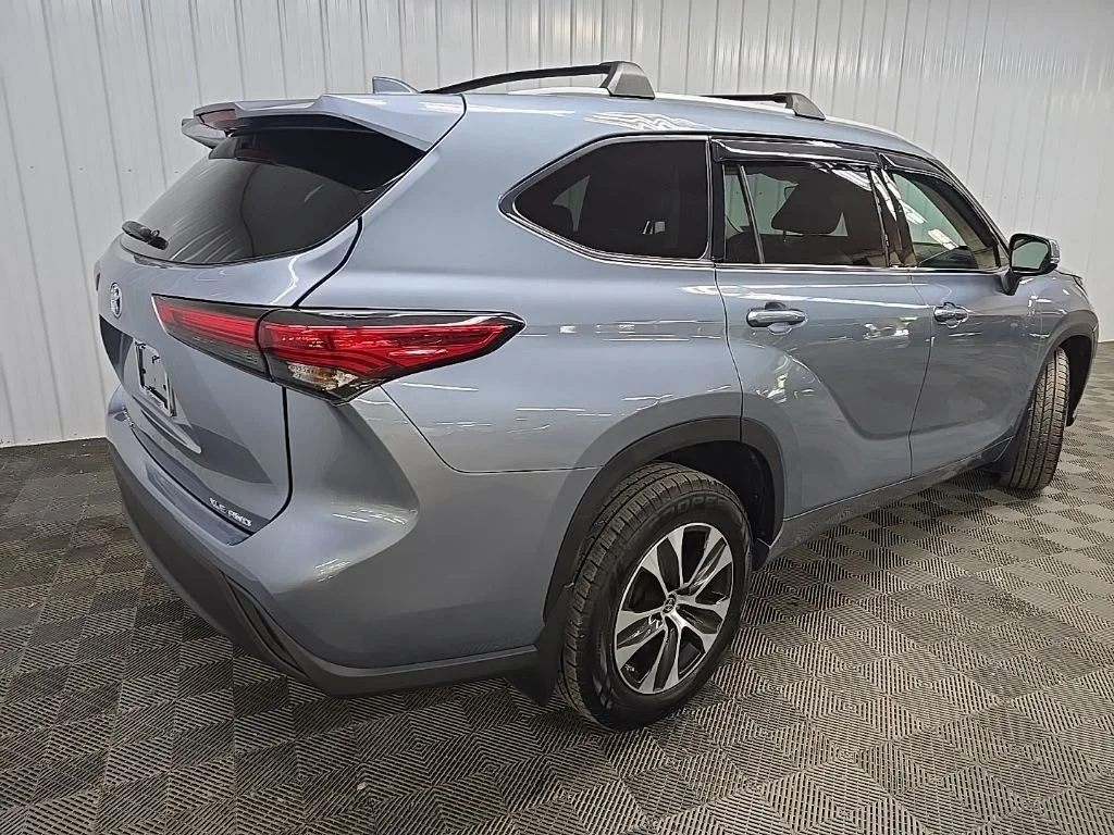 Used 2022 Blue Toyota XLE image 10