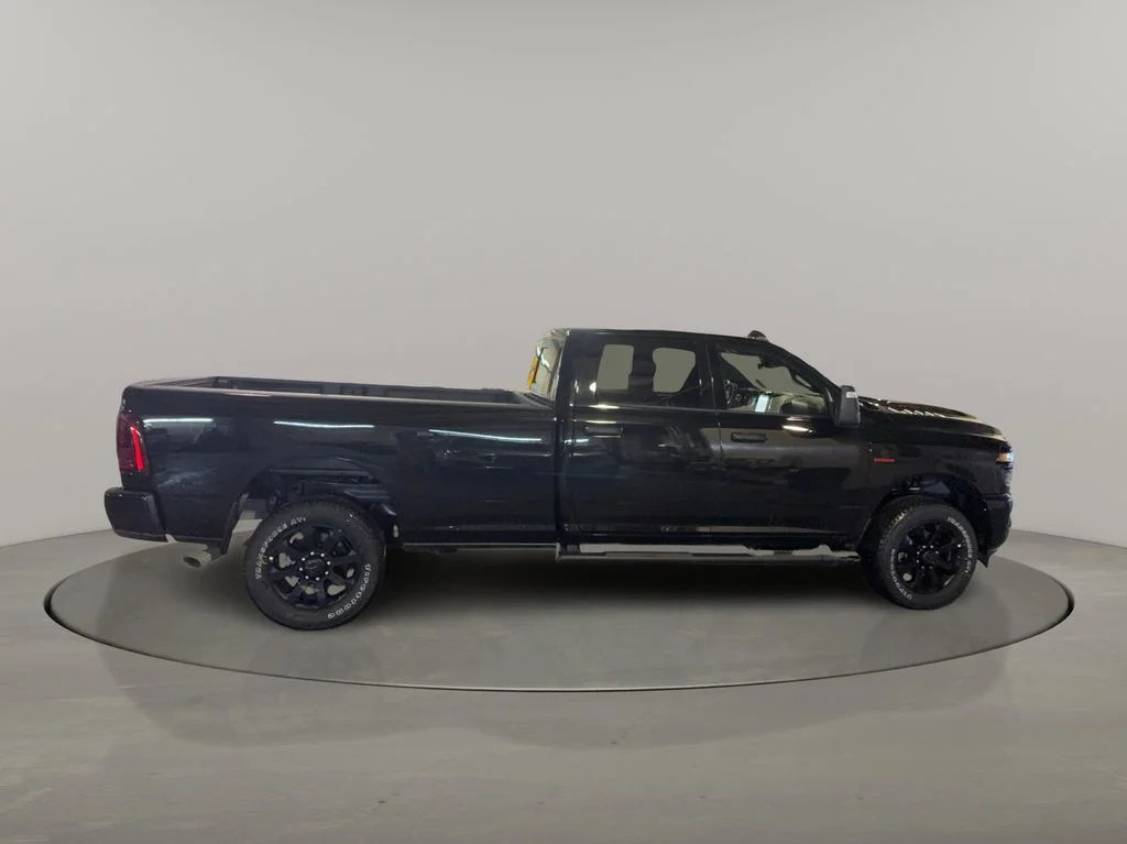 New 2026 Diamond Black Crystal Pearl-Coat Exterior Paint RAM Tradesman image 8