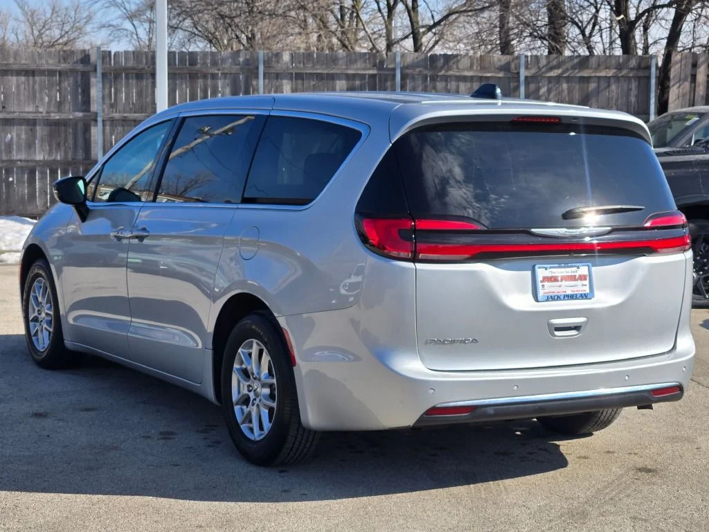 Used 2024 Silver Chrysler Touring L image 13