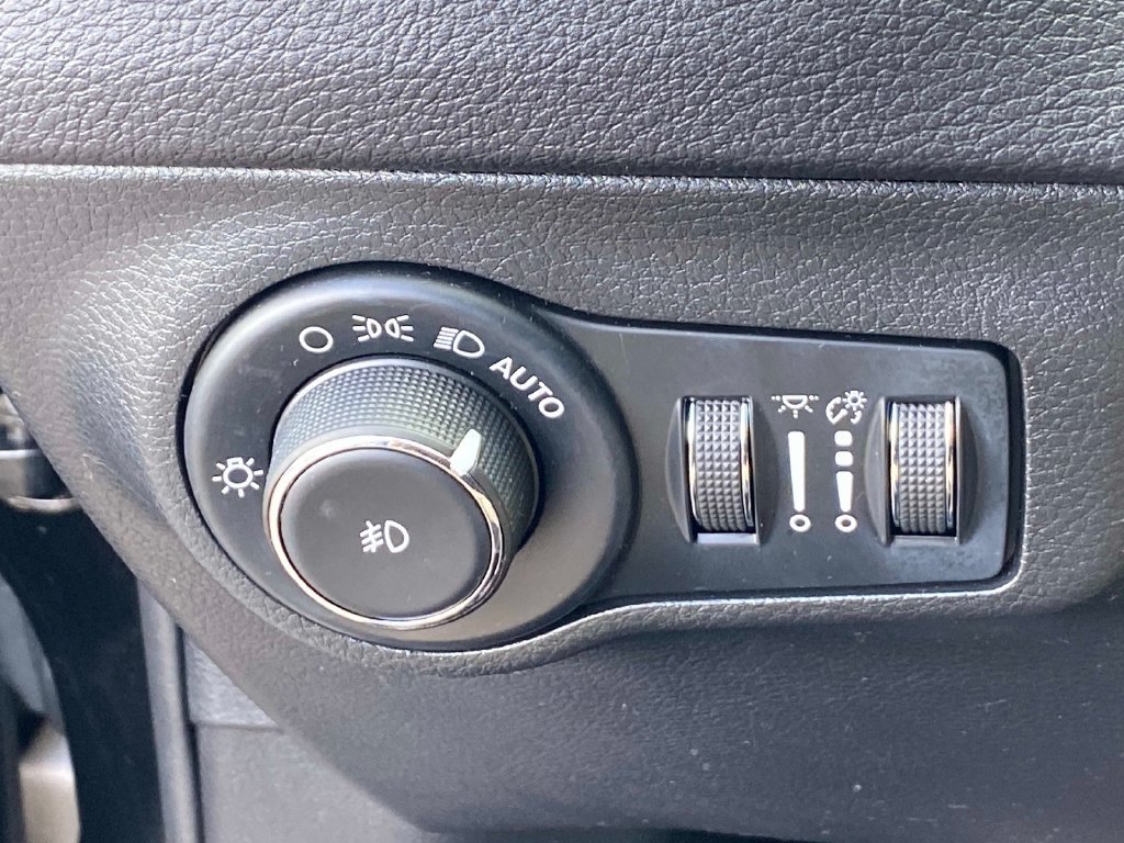 Used 2019 Black Jeep Latitude image 23