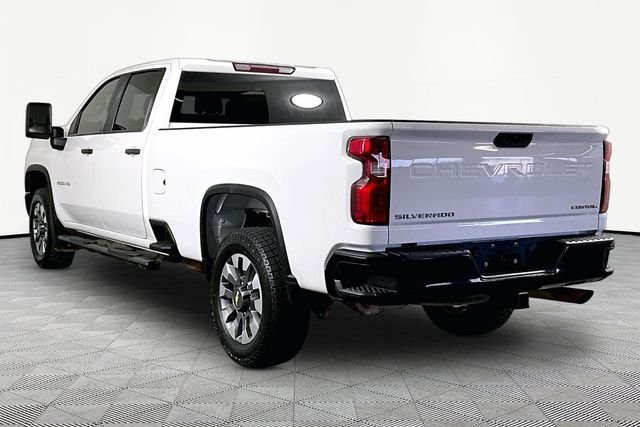 Used 2023 White Chevrolet Custom image 4