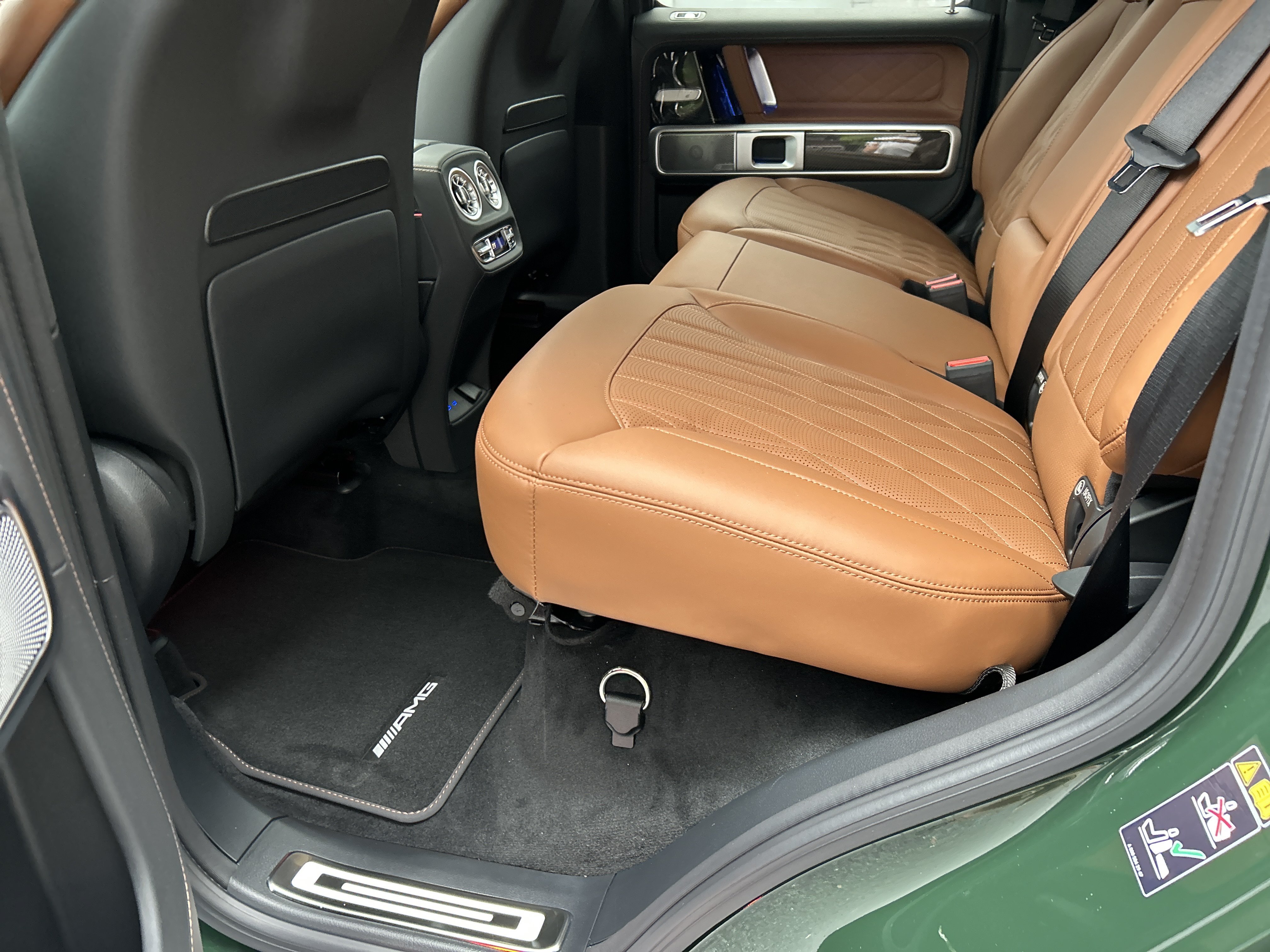New 2026 MANUFAKTUR Deep Green Non-Metallic Mercedes-Benz G 580e SUV image 35