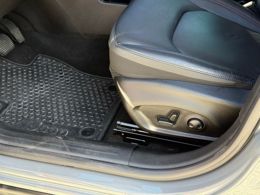 Used 2022 Gray Jeep Trailhawk image 24