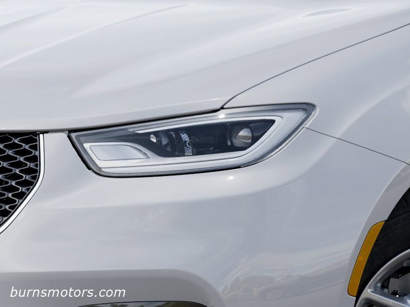 New 2026 Bright White Clear-Coat Exterior Paint Chrysler Select image 10