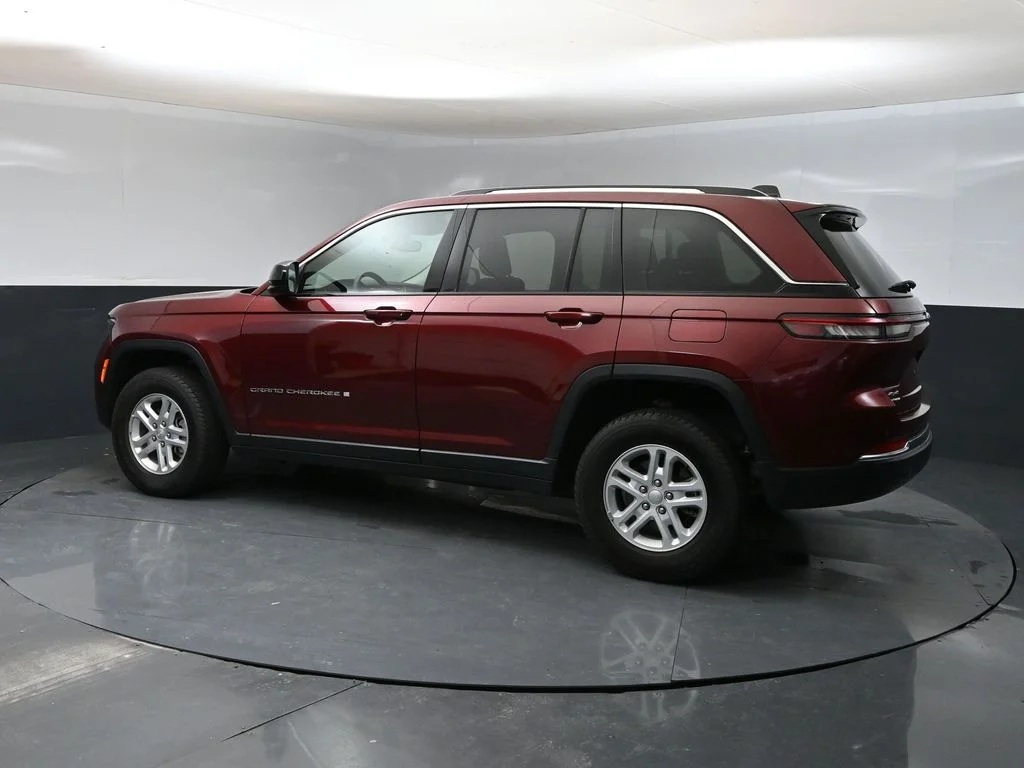 Used 2024 Red Jeep Laredo image 5