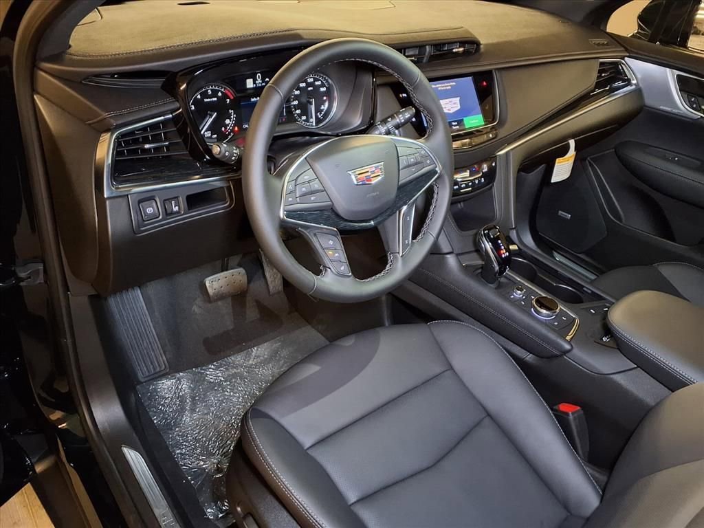 Used 2025 Emerald Lake Metallic Cadillac Premium Luxury image 15