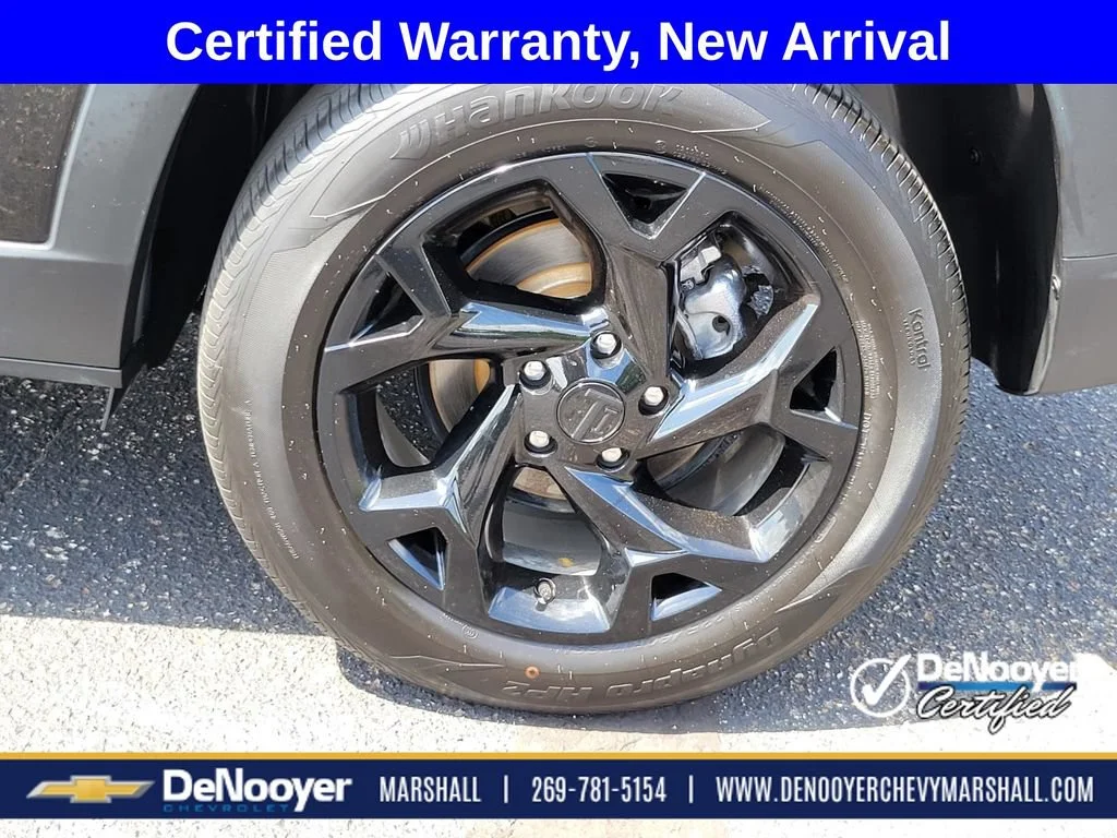 Used 2025 Mosaic Black Metallic Chevrolet LT image 5