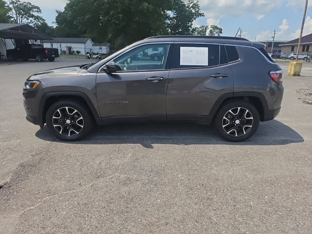 Used 2022 Gray Jeep Latitude FWD image 7
