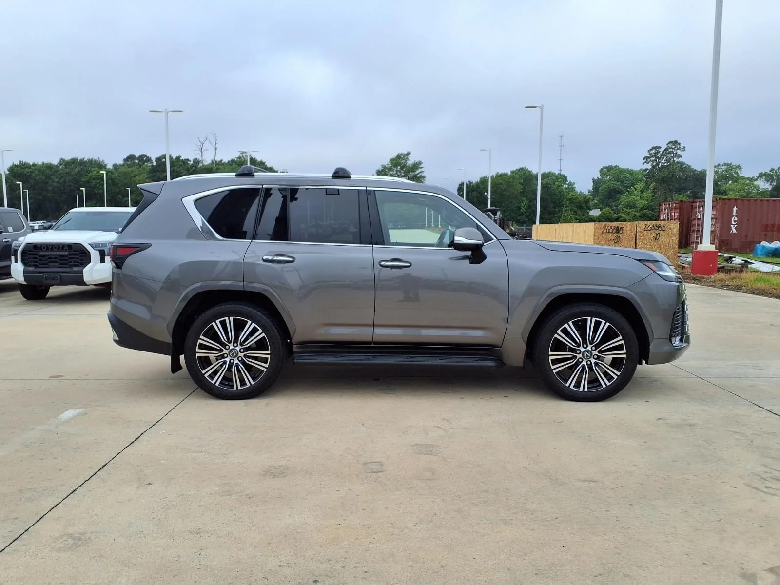 Used 2024 Gray Lexus 600 Luxury image 5