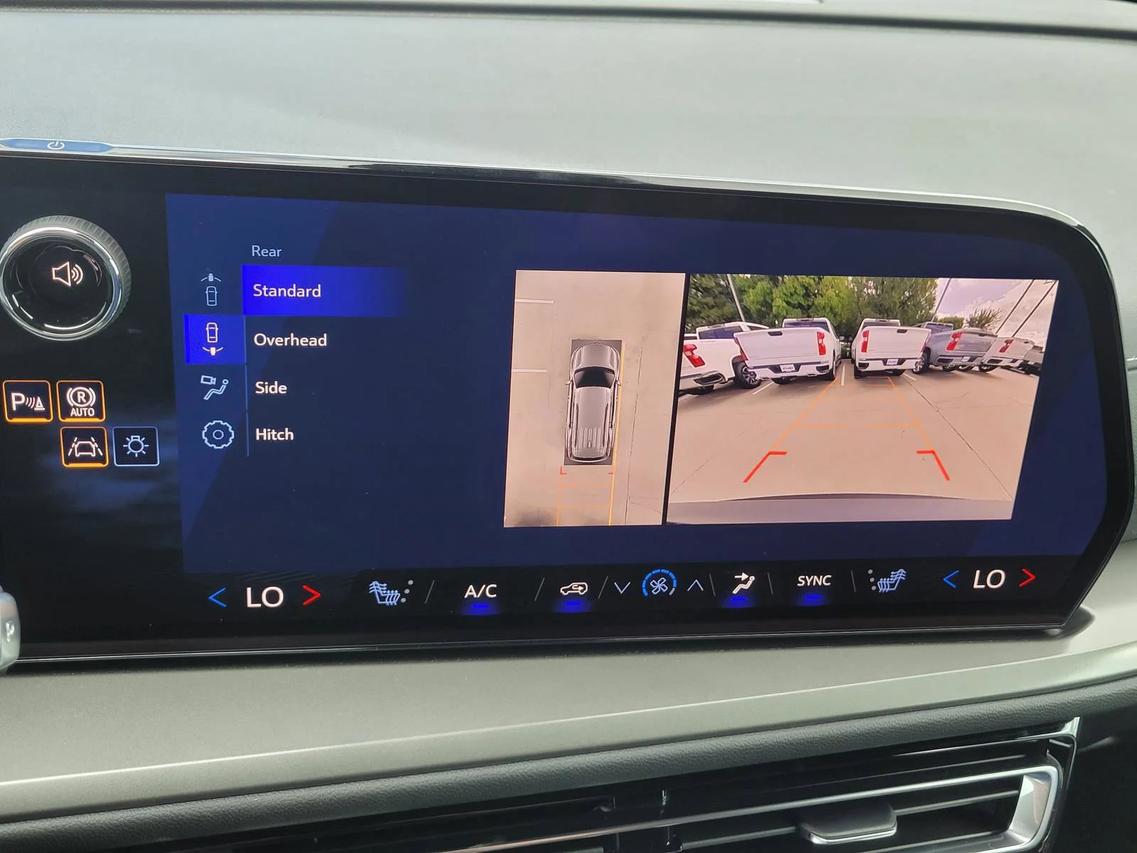 2027 Chevrolet Traverse LT - Photo 19