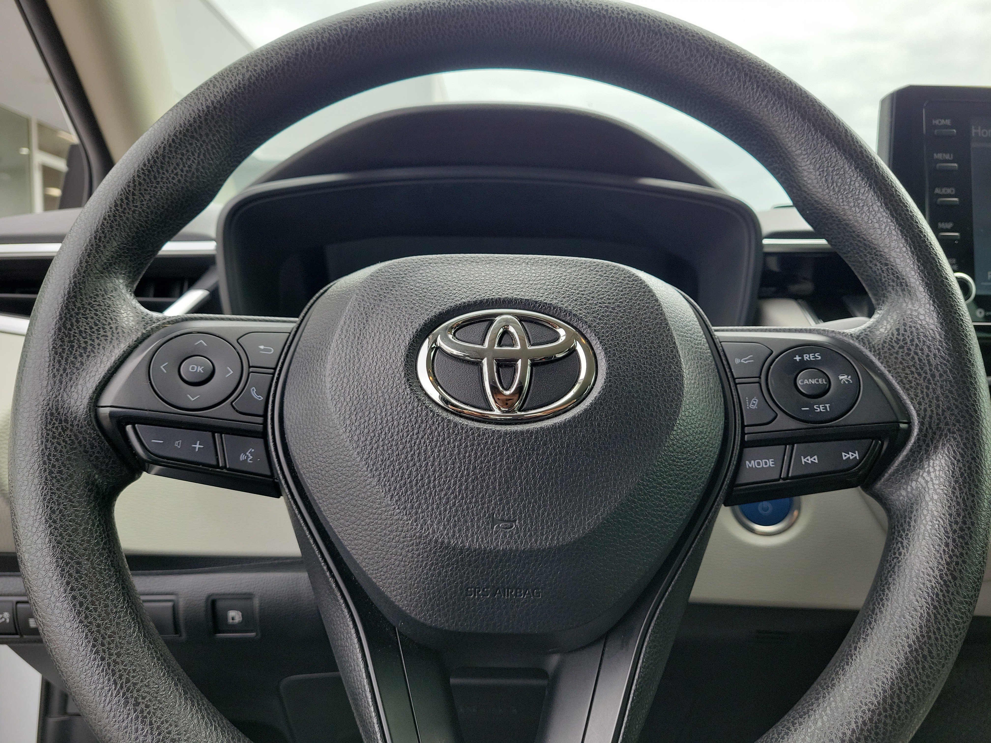 Used 2022 White Toyota Hybrid LE image 18