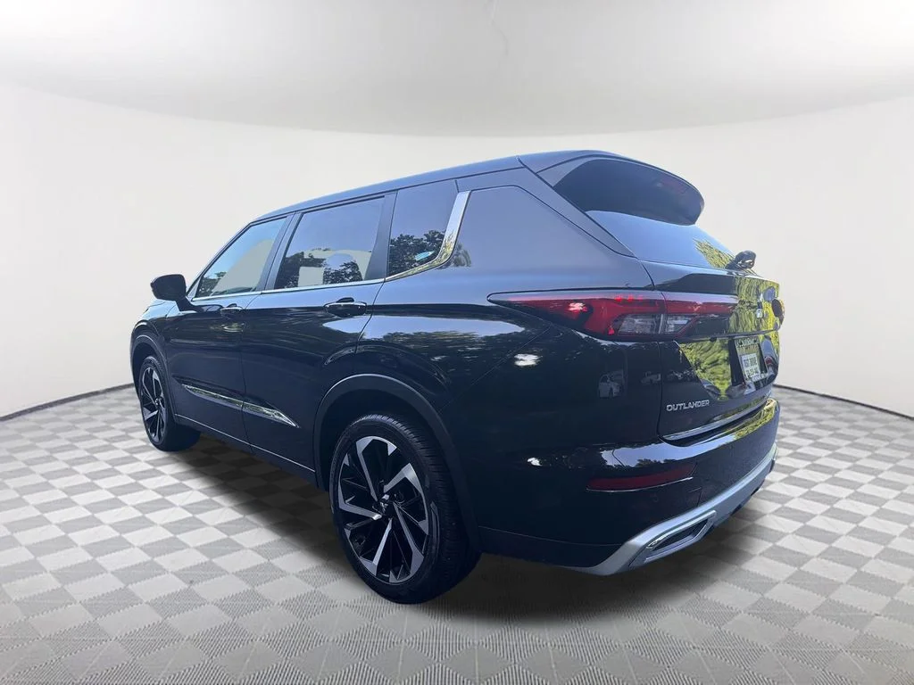 Used 2024  Mitsubishi SE image 7
