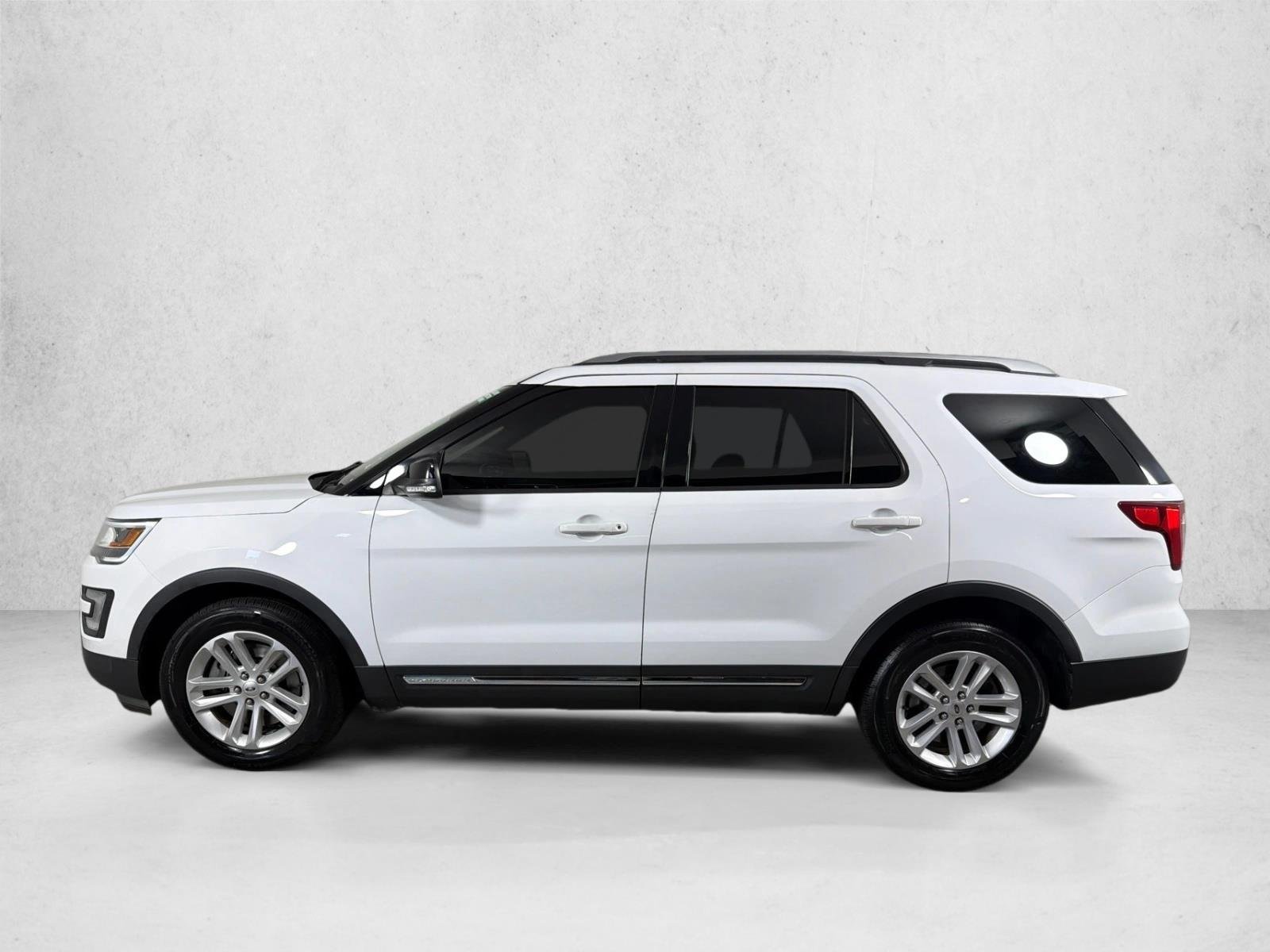 Used 2017 Oxford White Ford XLT image 6