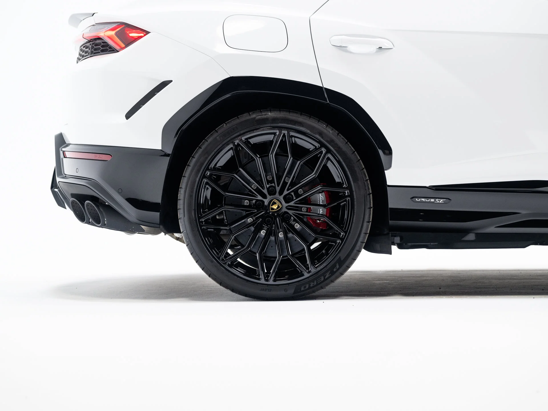 Used 2025  Lamborghini SE image 11