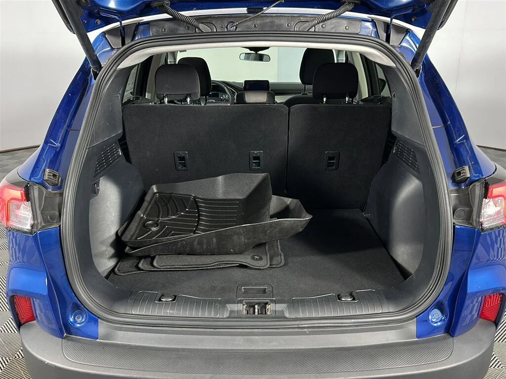 Used 2022 Atlas Blue Ford SE image 8