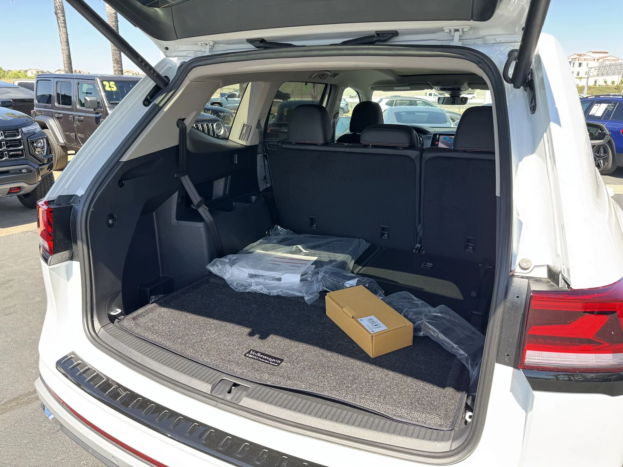 New 2026 Opal White Pearl Volkswagen 2.0T Peak Edition image 36