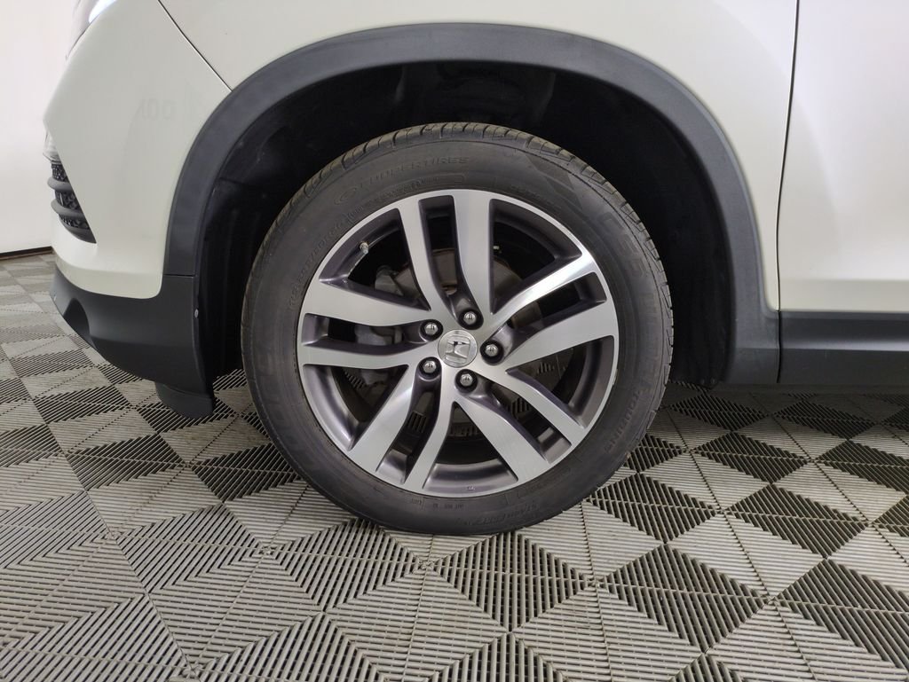 Used 2017 White Diamond Pearl Honda Touring image 27