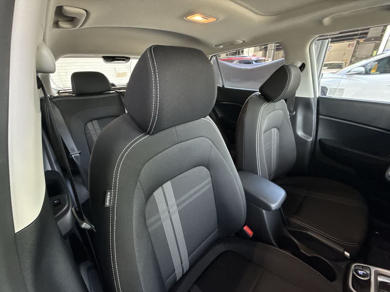 2025 Hyundai Venue SEL - Photo 27