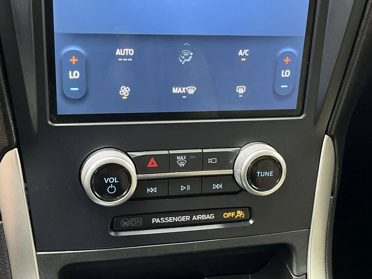 Used 2023 Blue Ford SE image 18