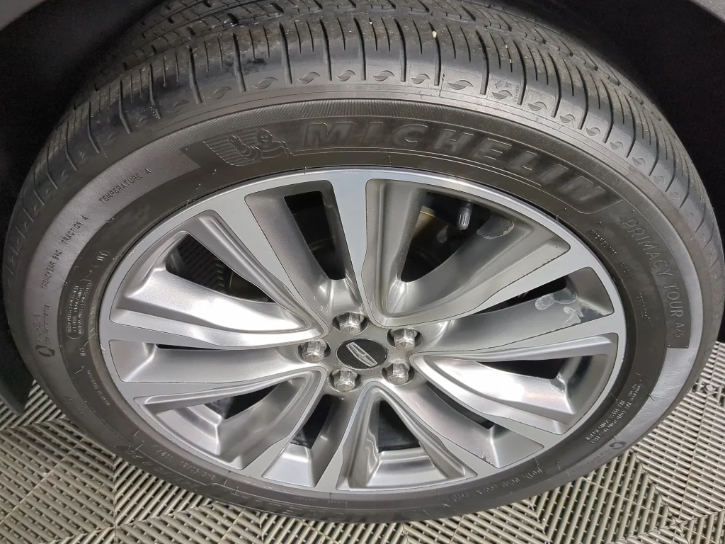 Used 2017 Tan Lincoln Reserve image 16