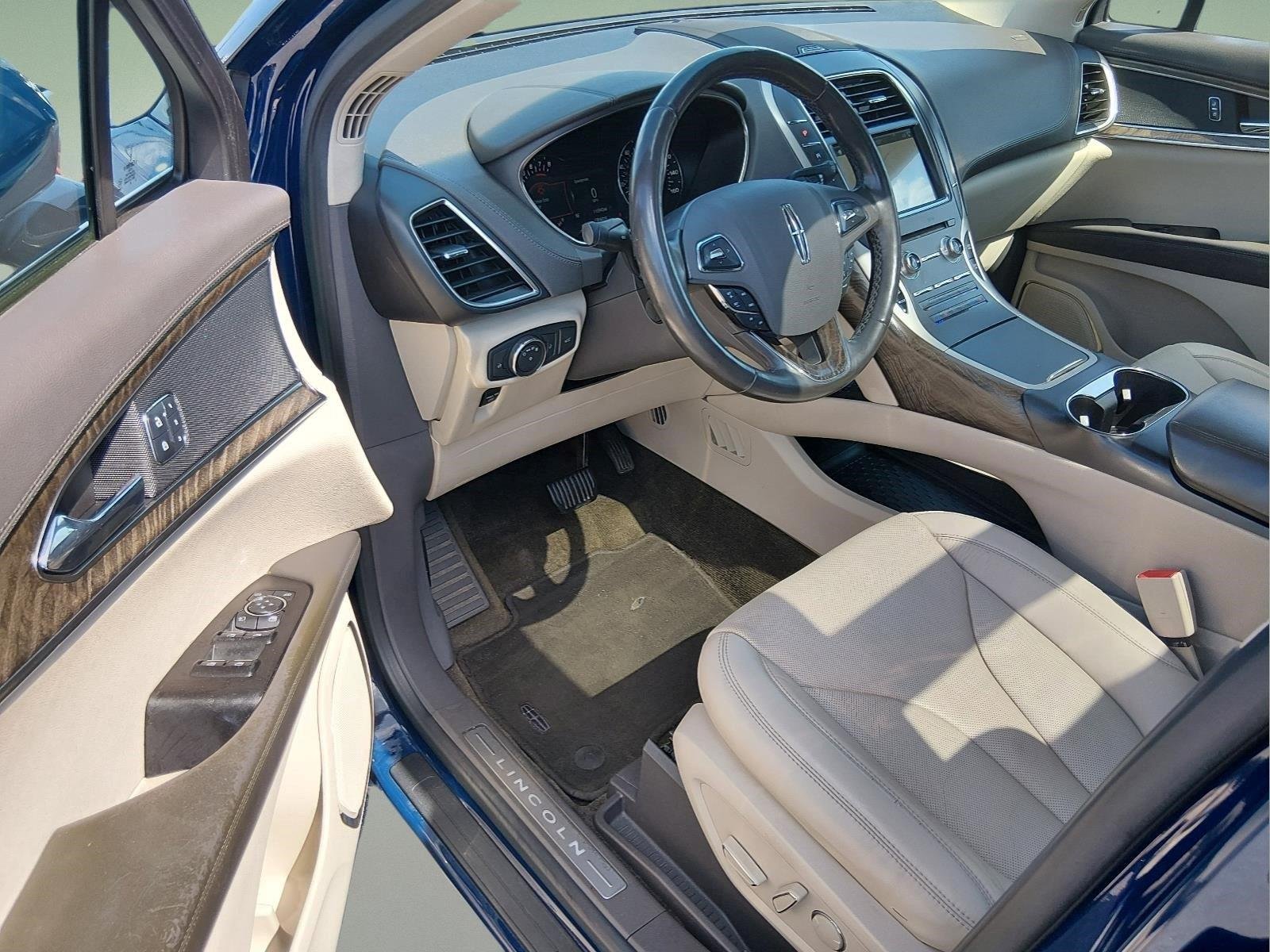 Used 2018 Blue Diamond Metallic Lincoln Reserve image 15
